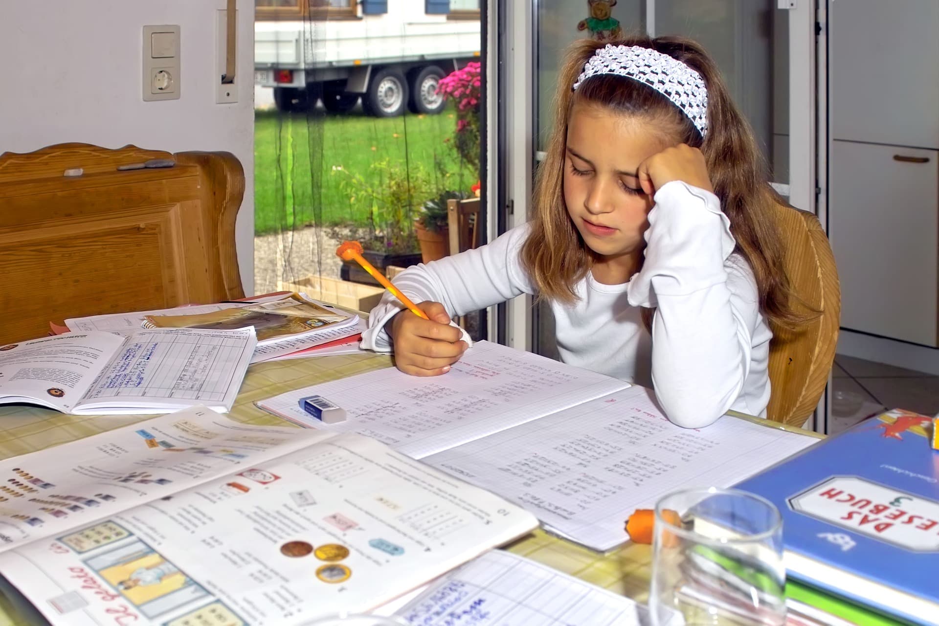 ragazzi che studiano